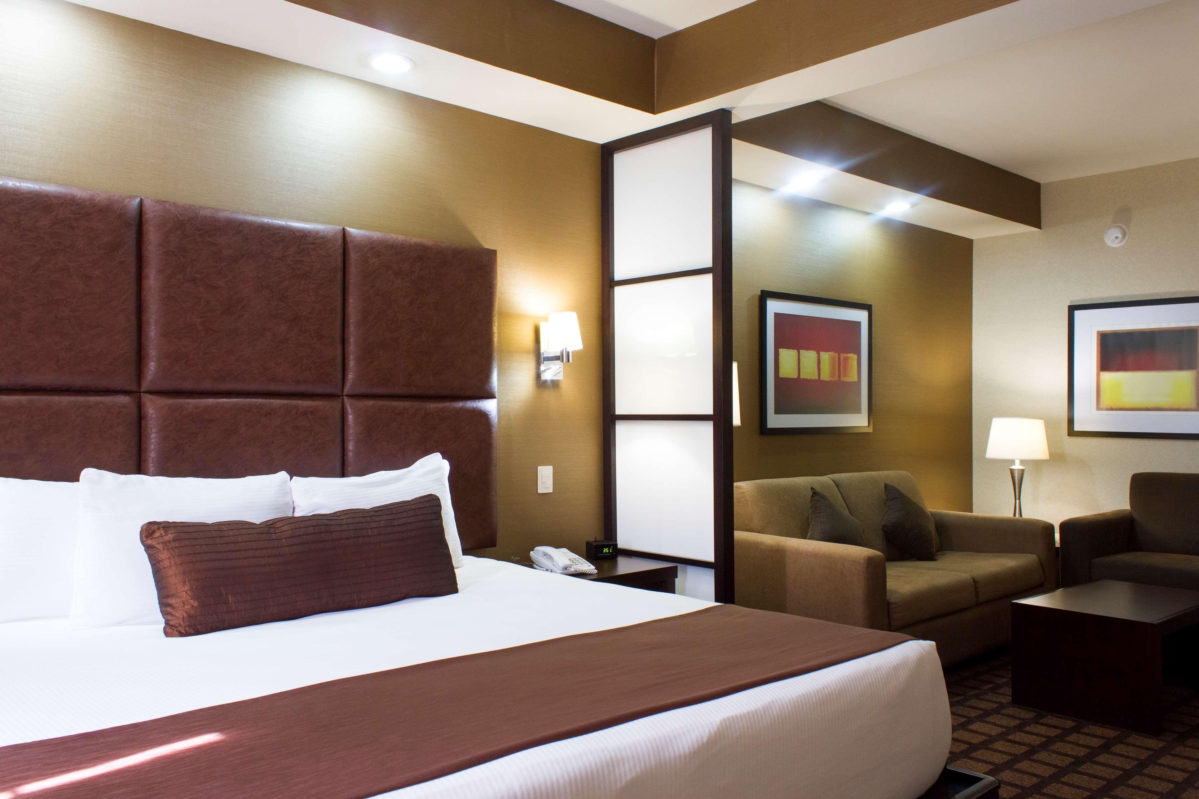 Hotel Western Premier Monterrey Aeropuerto 5*