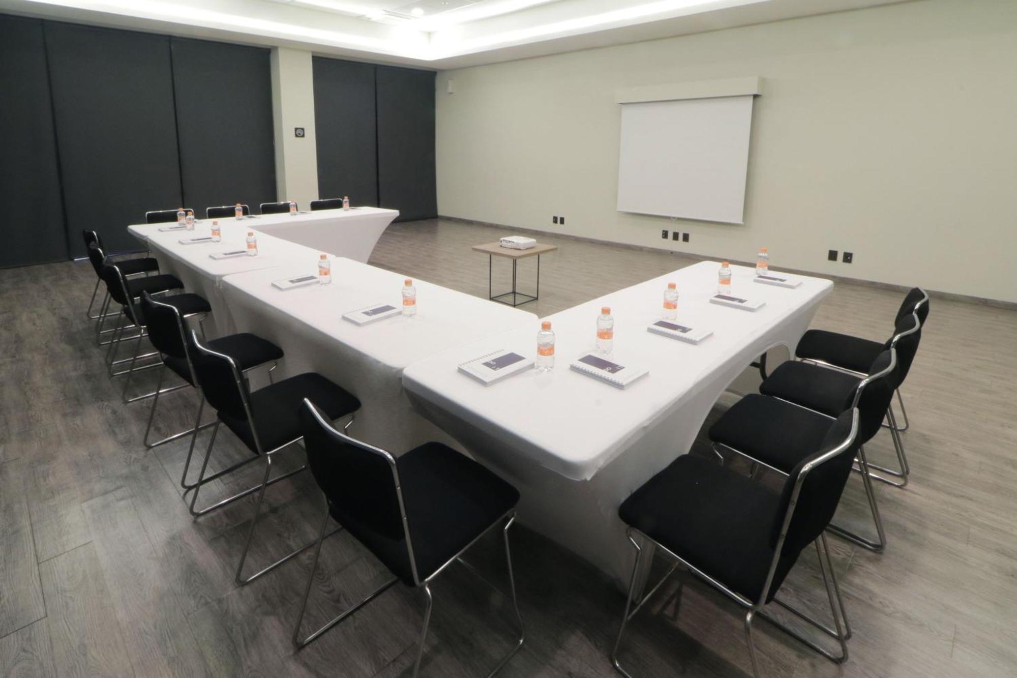 Express By Marriott Galerias Hotel 4*