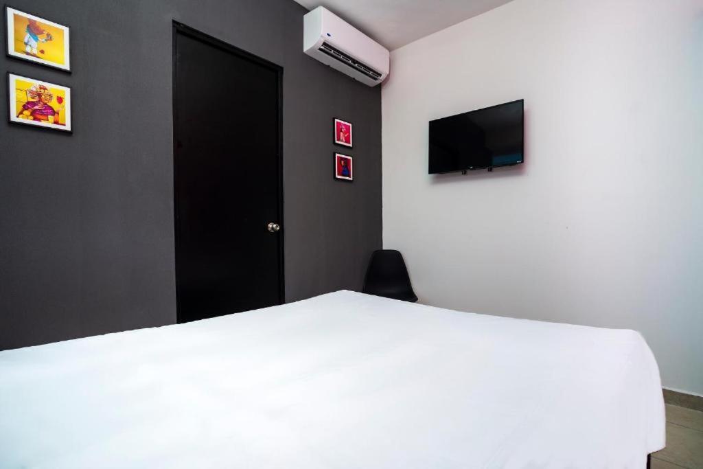 Adhoc Cintermex Capsule hotel 2*
