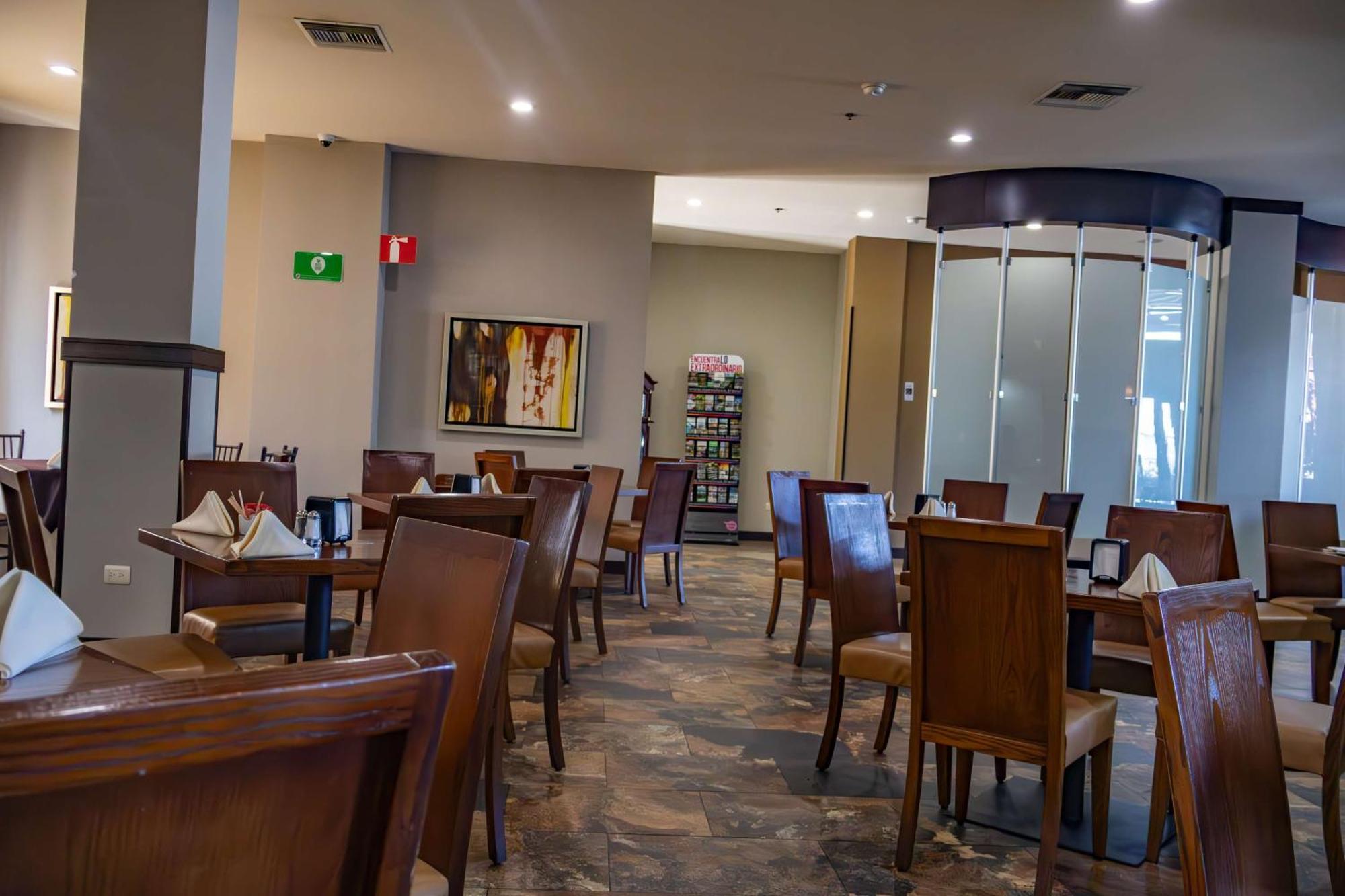 Western Premier Monterrey Aeropuerto 5*