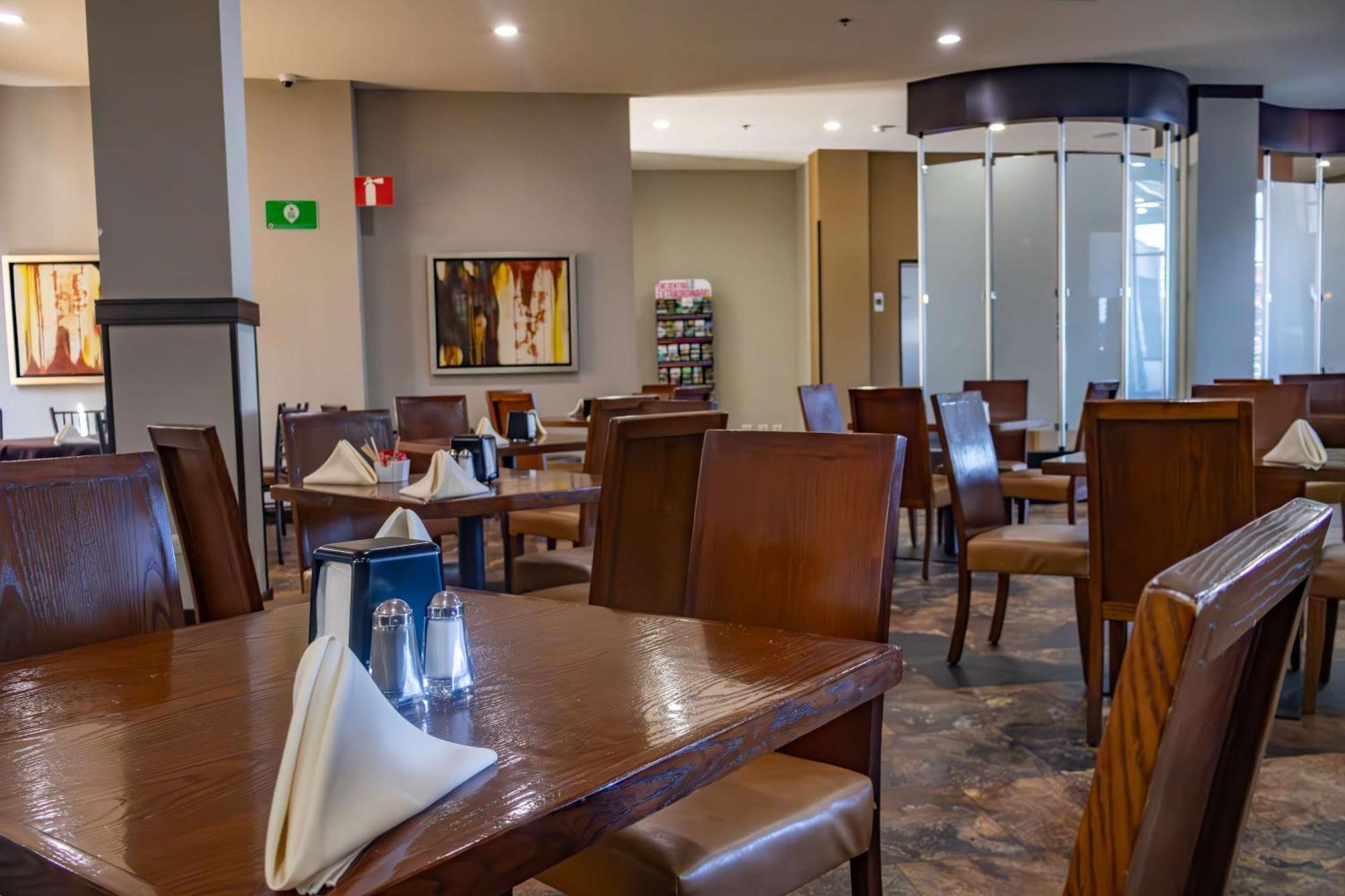 Western Premier Monterrey Aeropuerto Hotel 5*