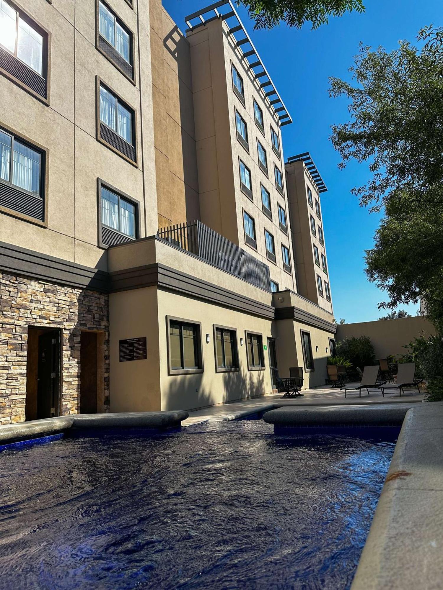 Hotel Western Premier Monterrey Aeropuerto 5*