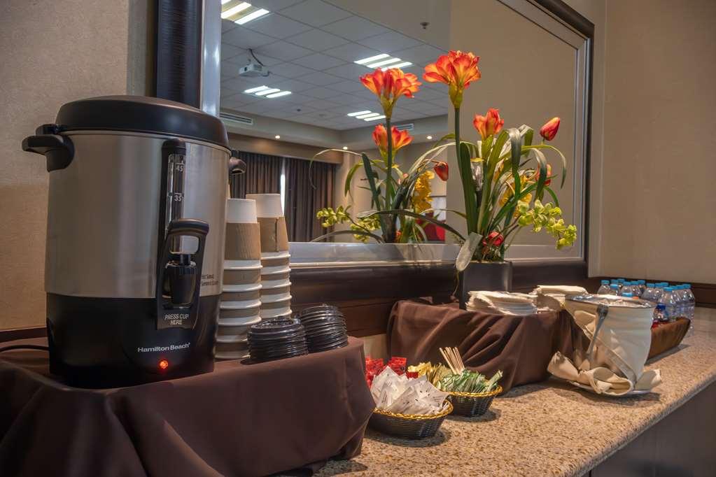 Hotel Western Premier Monterrey Aeropuerto 5*