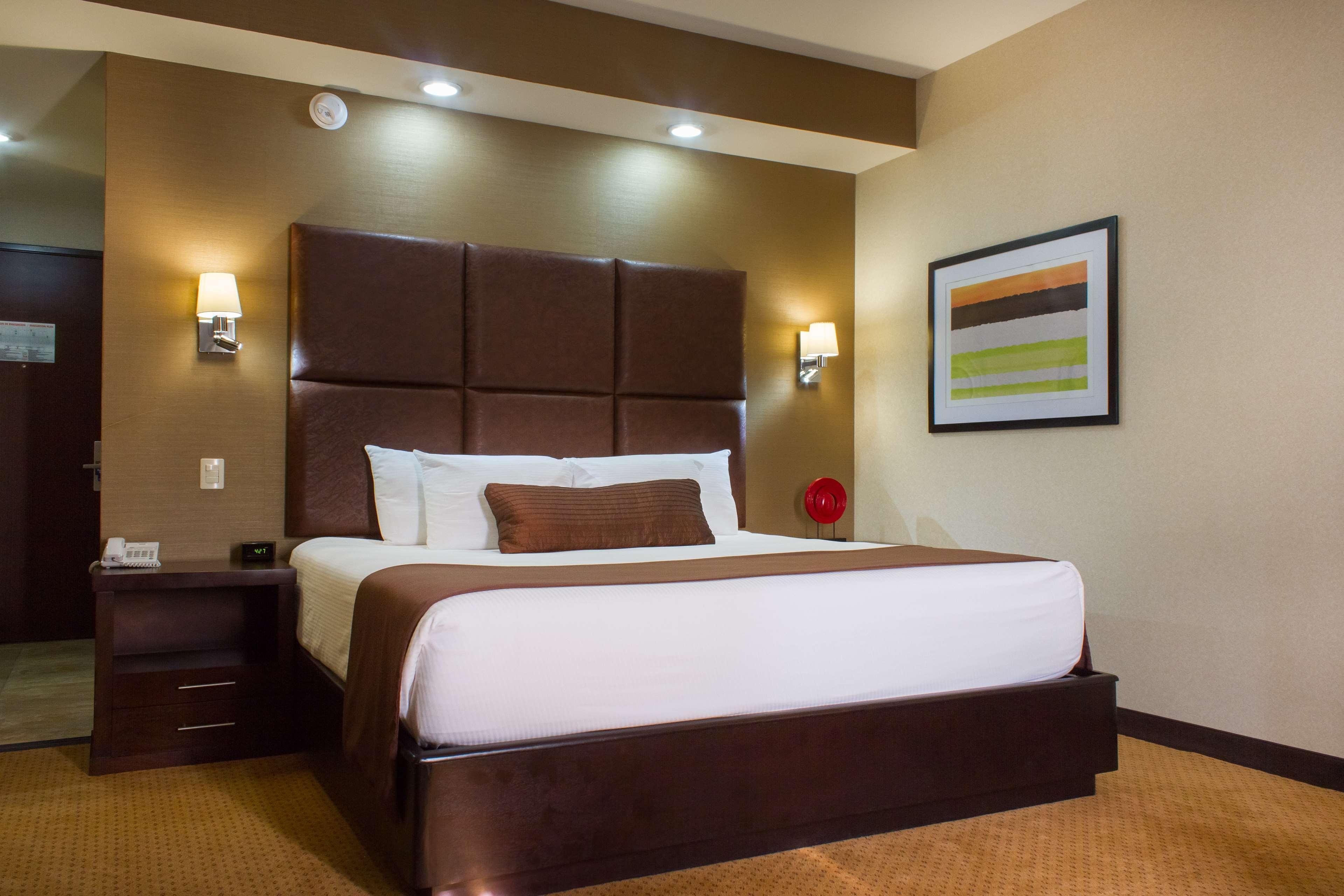 Hotel Western Premier Monterrey Aeropuerto 5*