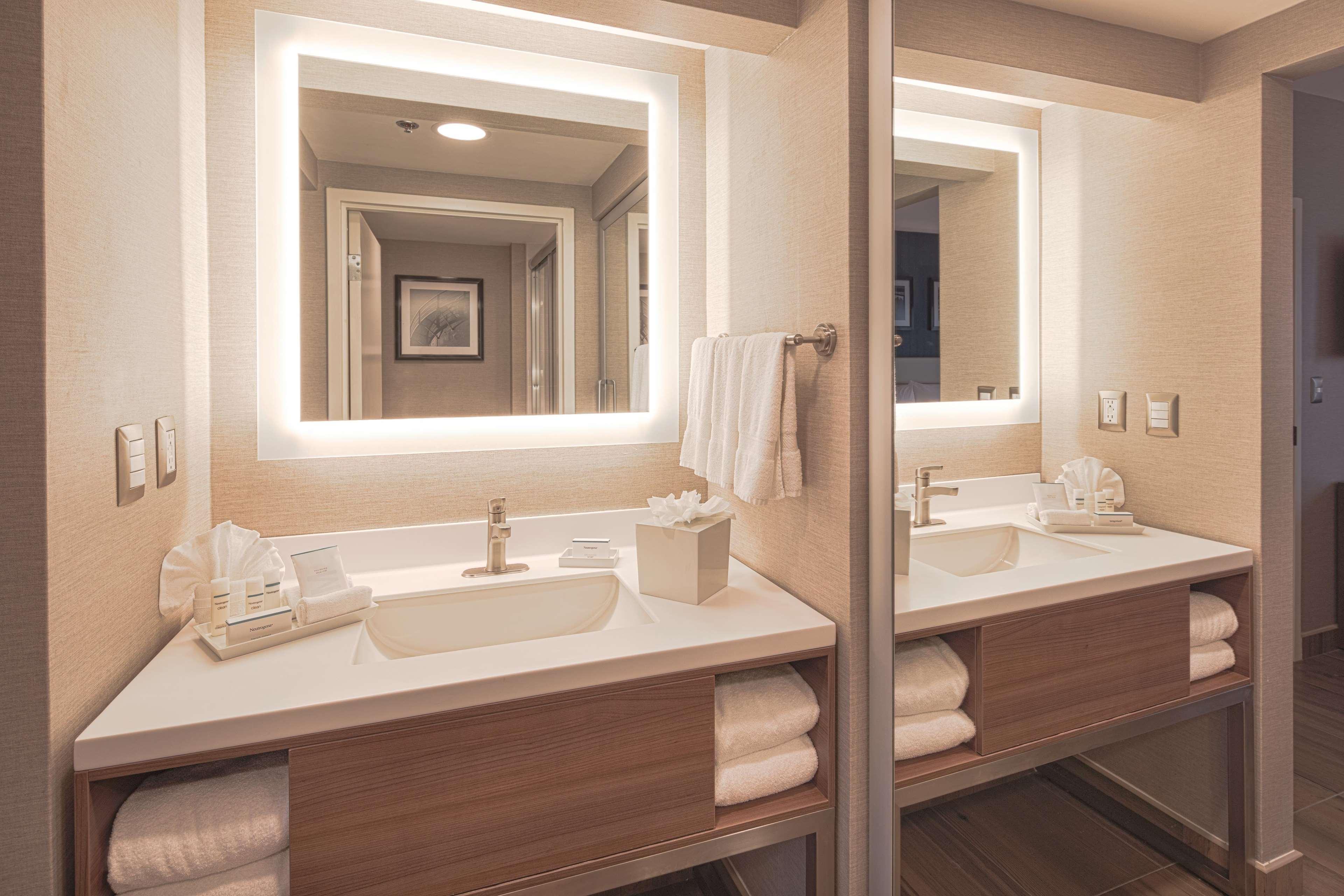 Hampton By Hilton Galerias Obispado Hotel 4*