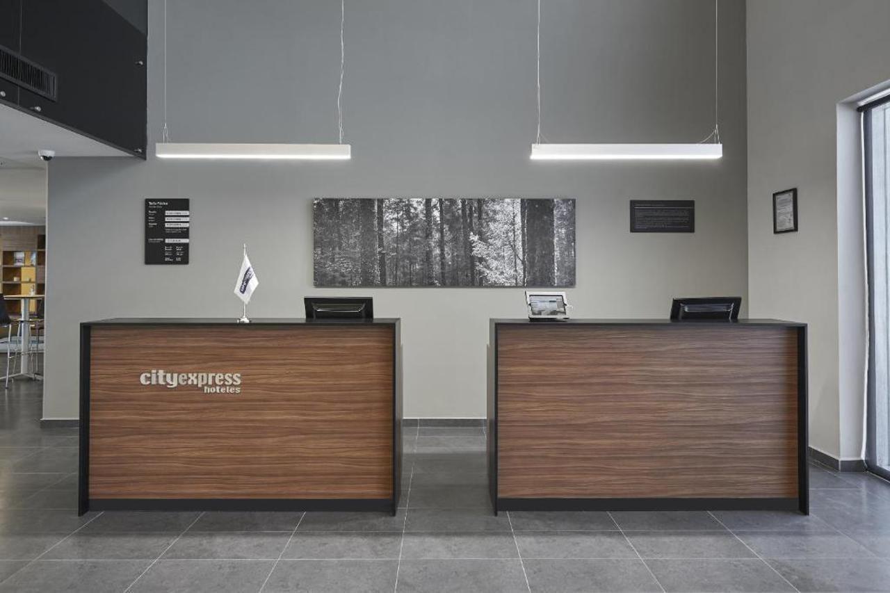 Express By Marriott Universidad Hotel