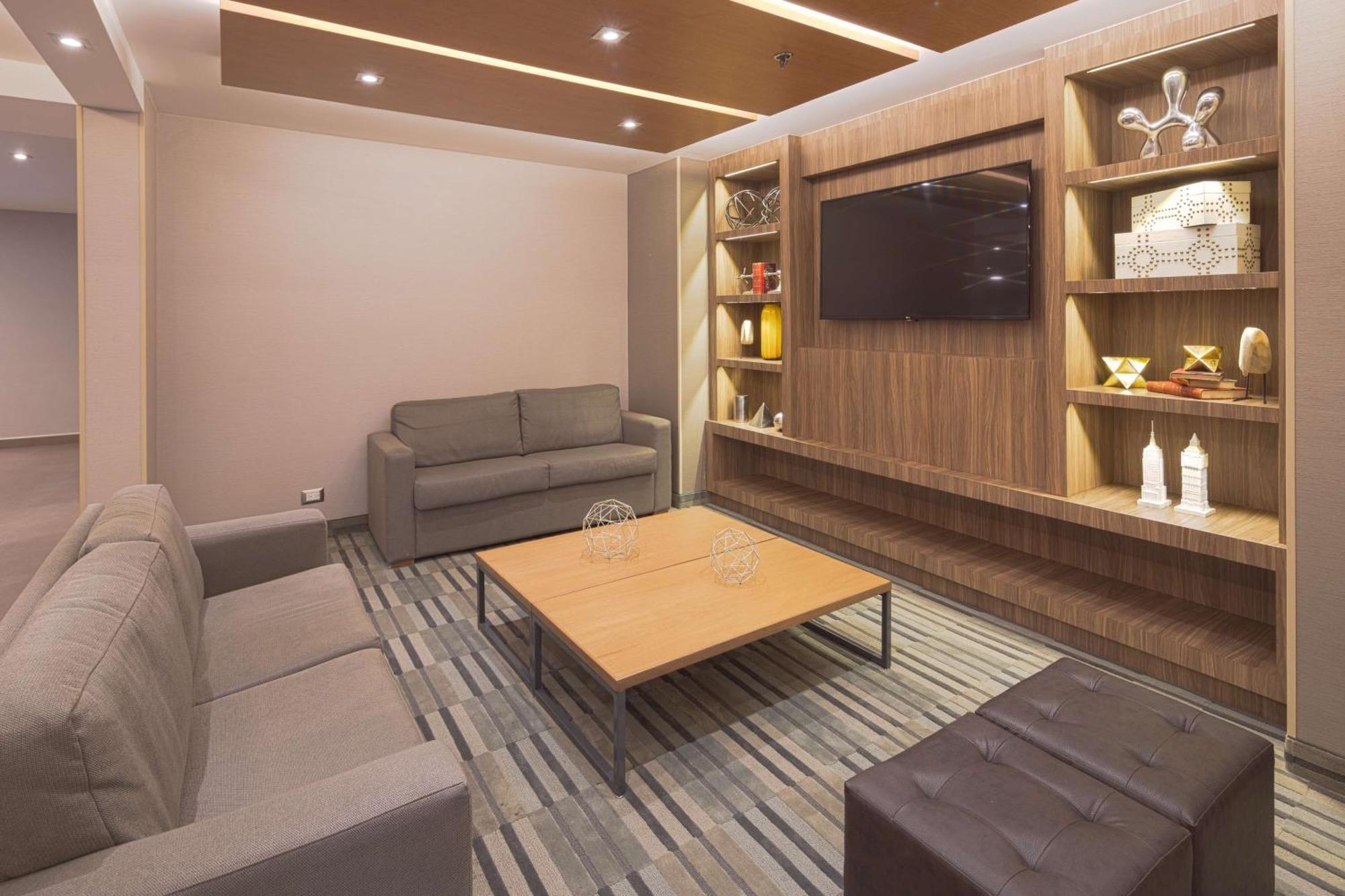 Hampton By Hilton Galerias Obispado Hotel 4*