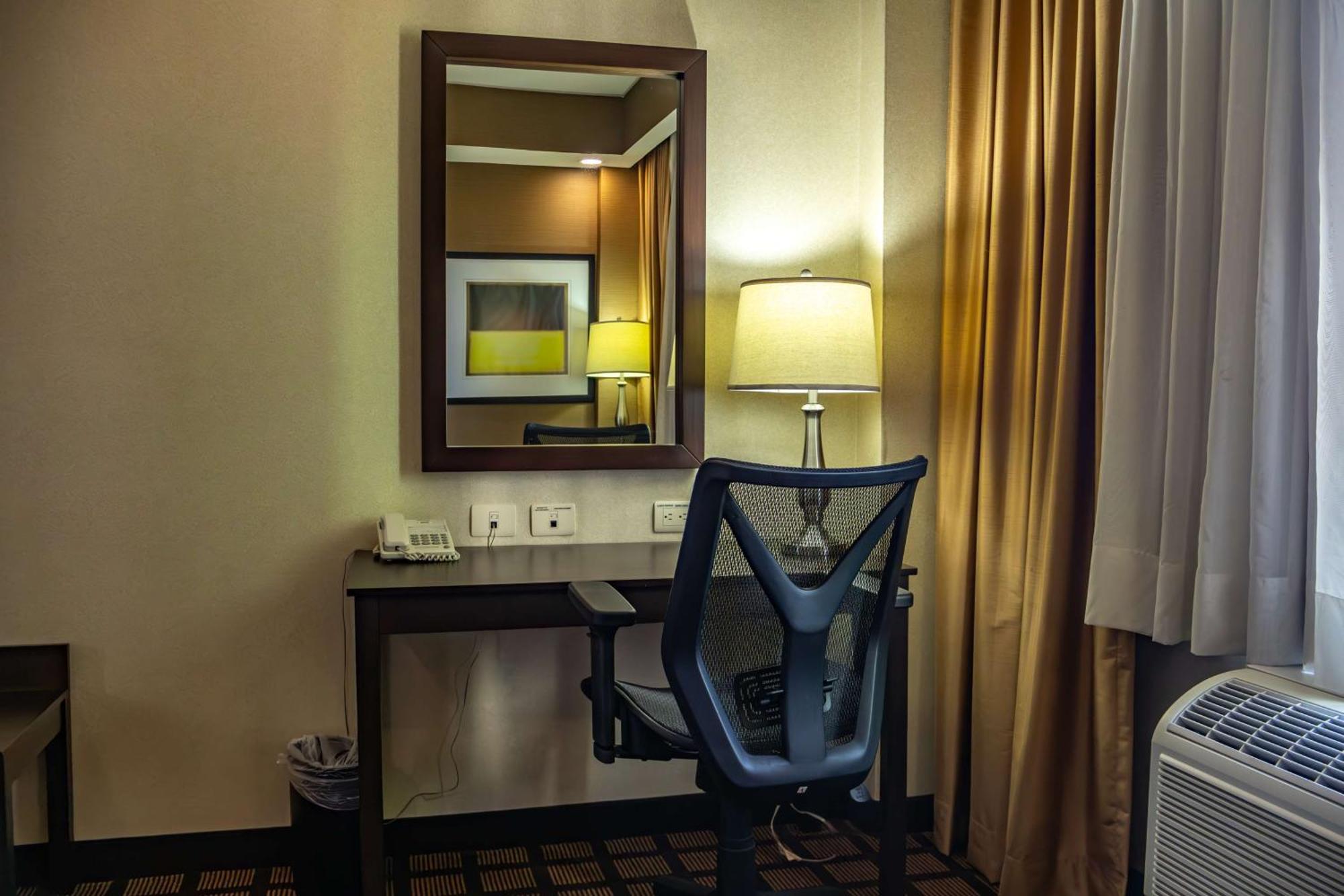 Western Premier Monterrey Aeropuerto 5*