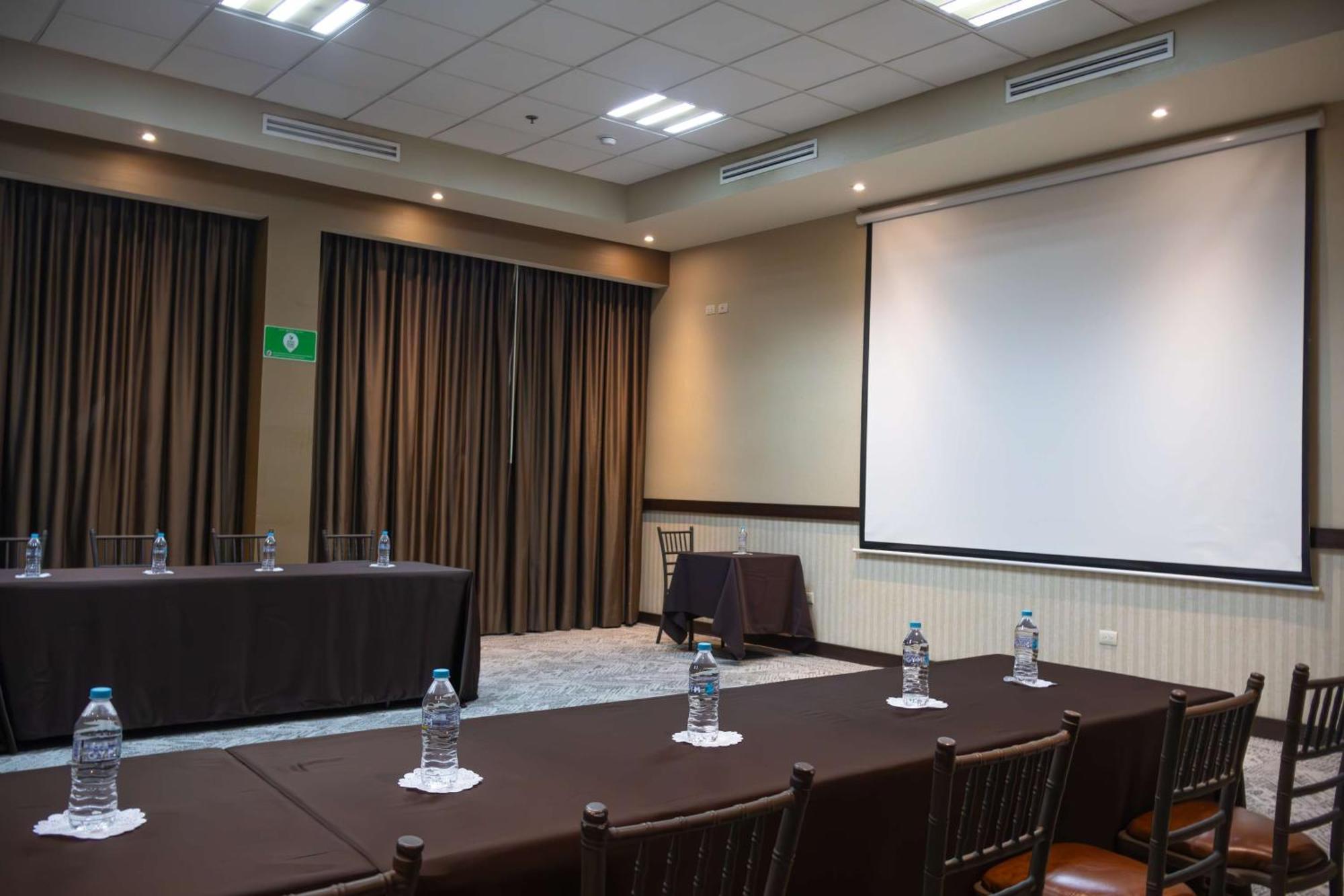 Western Premier Monterrey Aeropuerto Hotel 5*