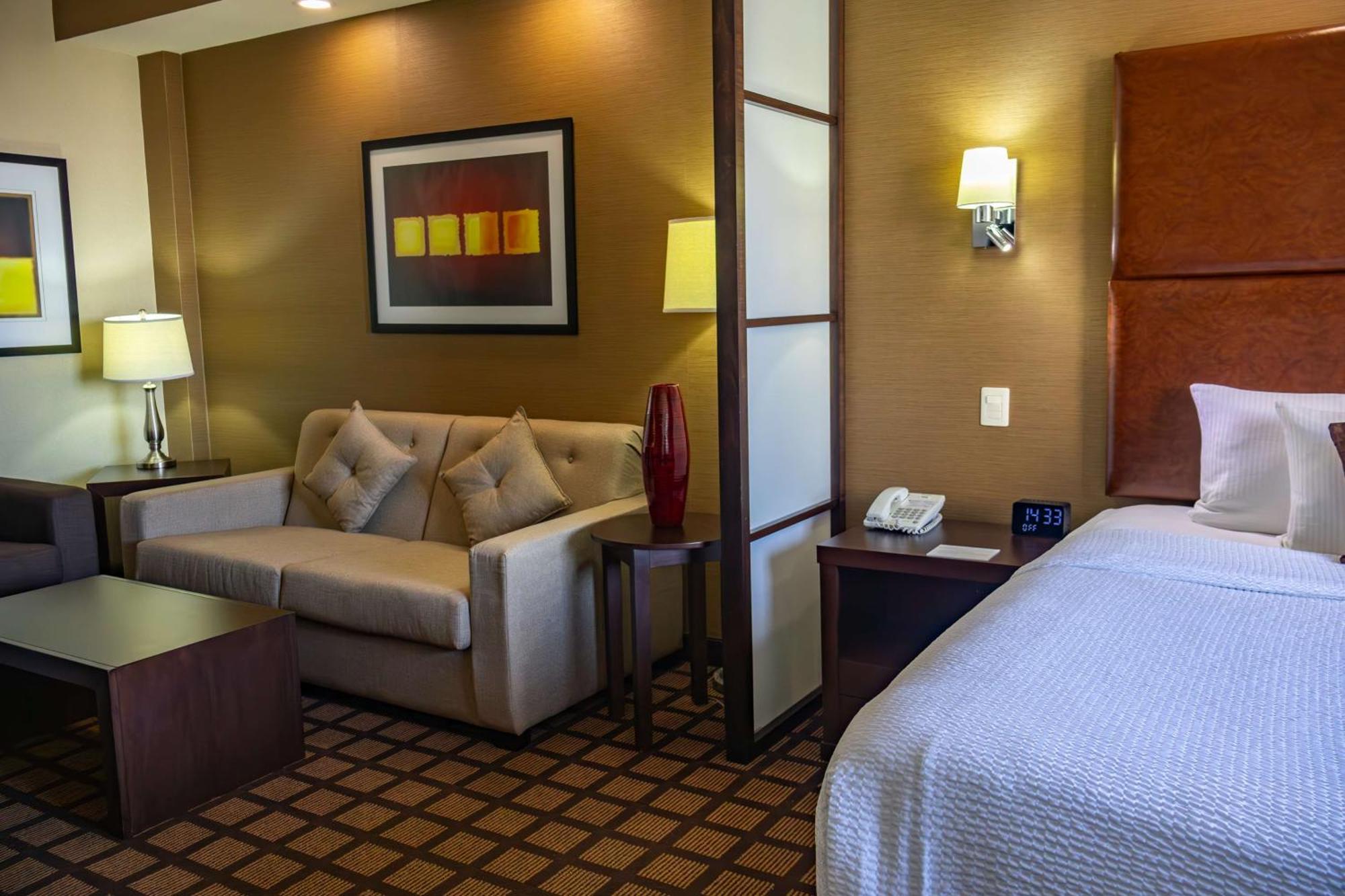 Hotel Western Premier Monterrey Aeropuerto 5*