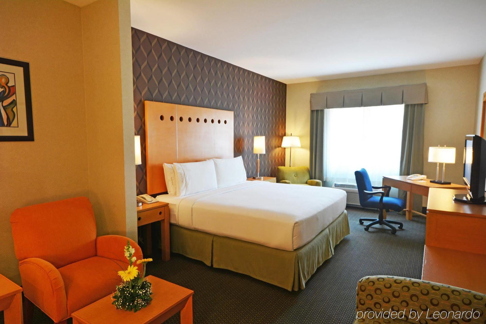 Express&suites Monterrey Aeropuerto, An Ihg 4*