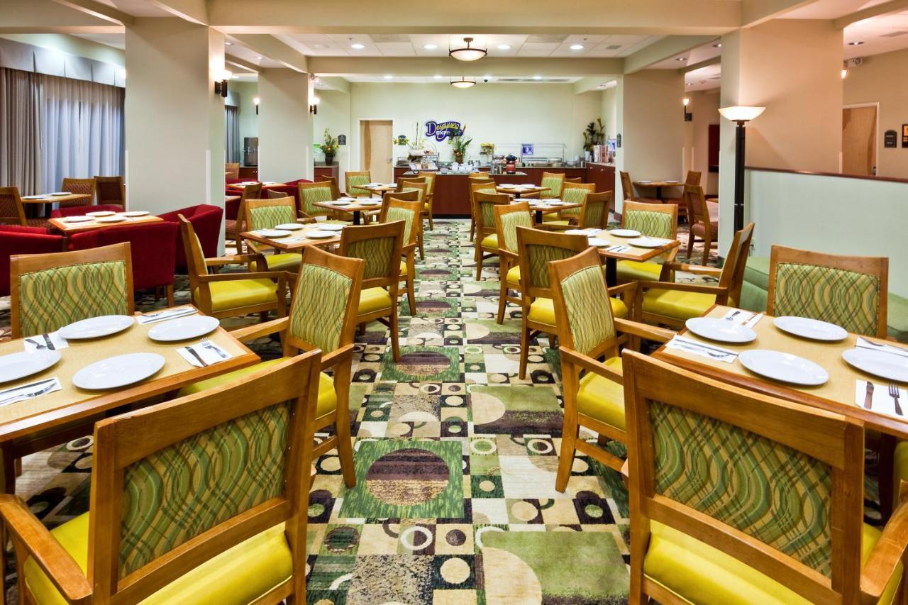Hotel Express&suites Monterrey Aeropuerto, An Ihg 4*