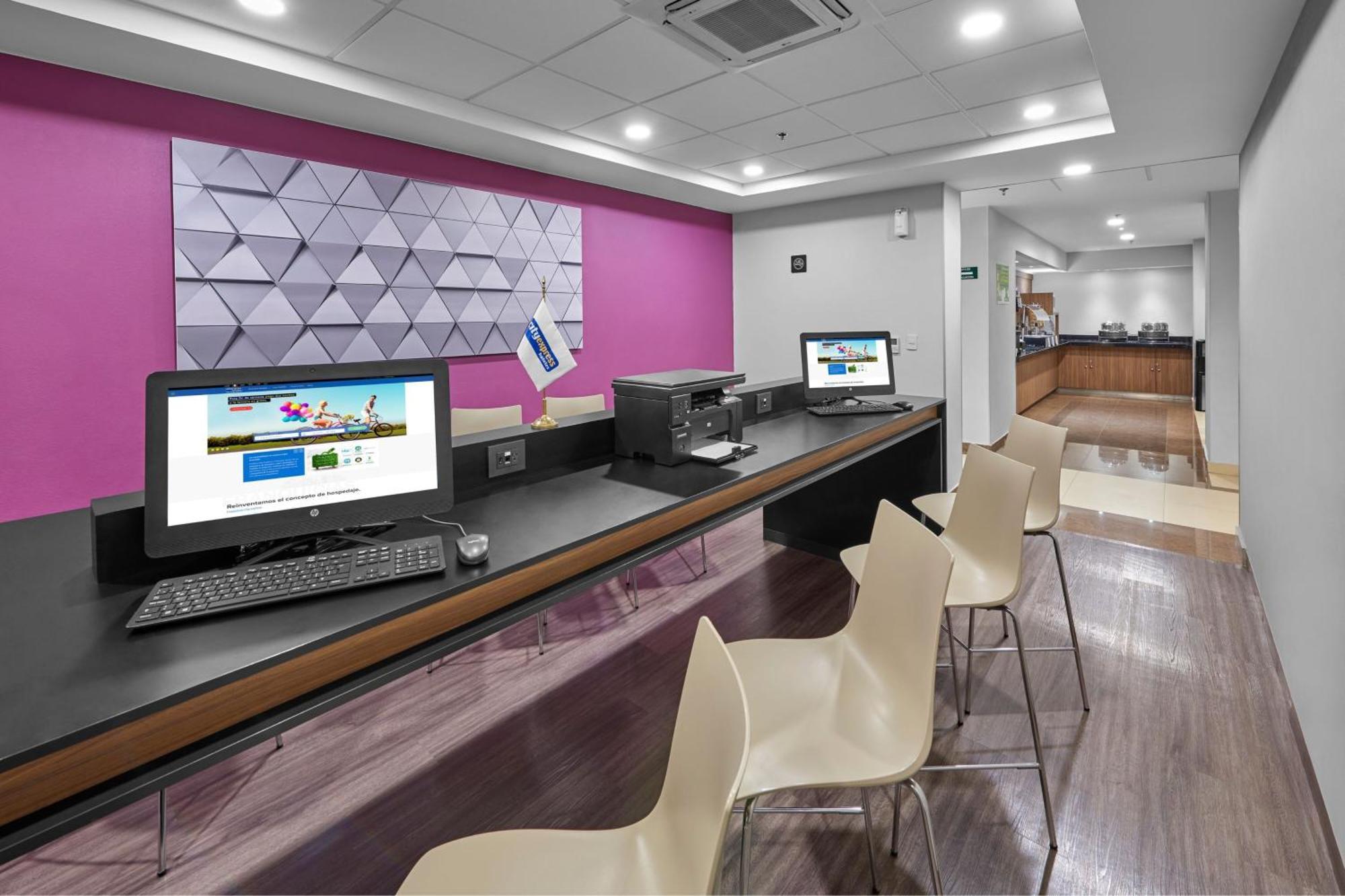 Hotel Express By Marriott Monterrey Norte 4*