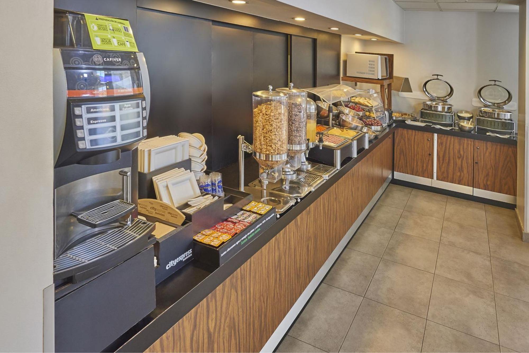 Hotel Express By Marriott Monterrey Norte 4*