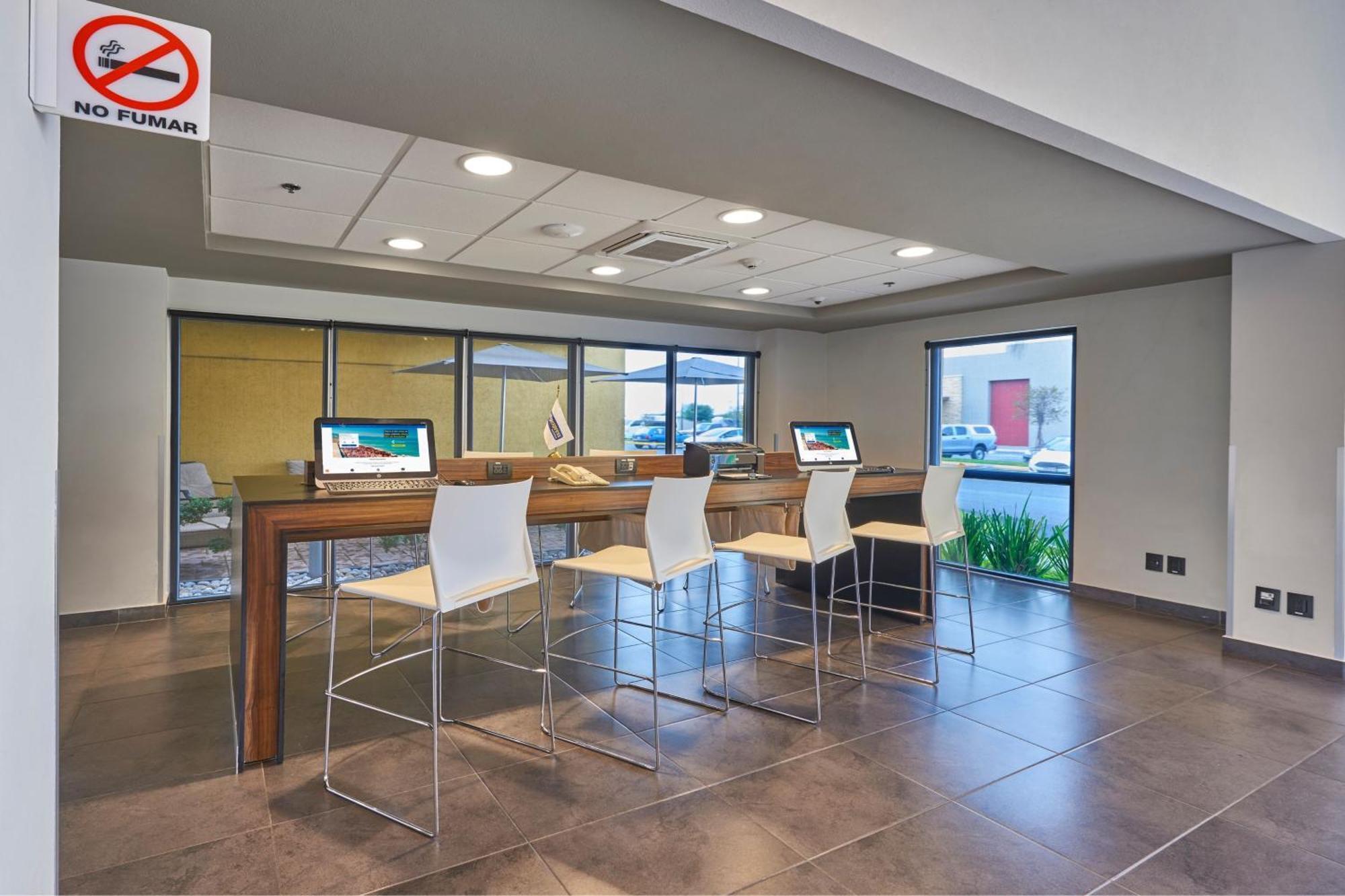 Hotel Express By Marriott Monterrey Norte Rancho Los Encinitos