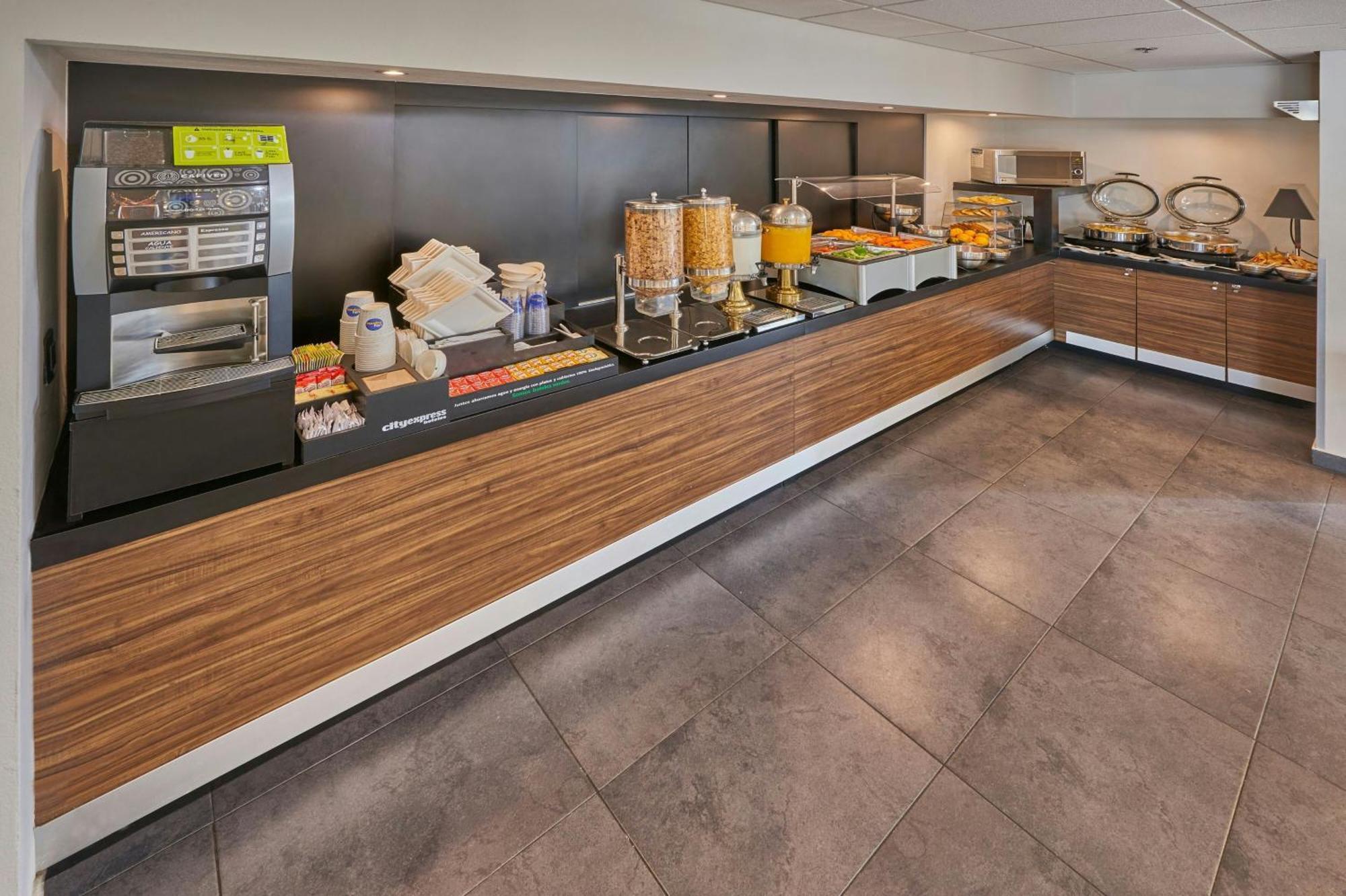 Express By Marriott Monterrey Norte Hotel 4*