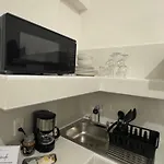 Habitacion Con Dos Camas Y Servicios