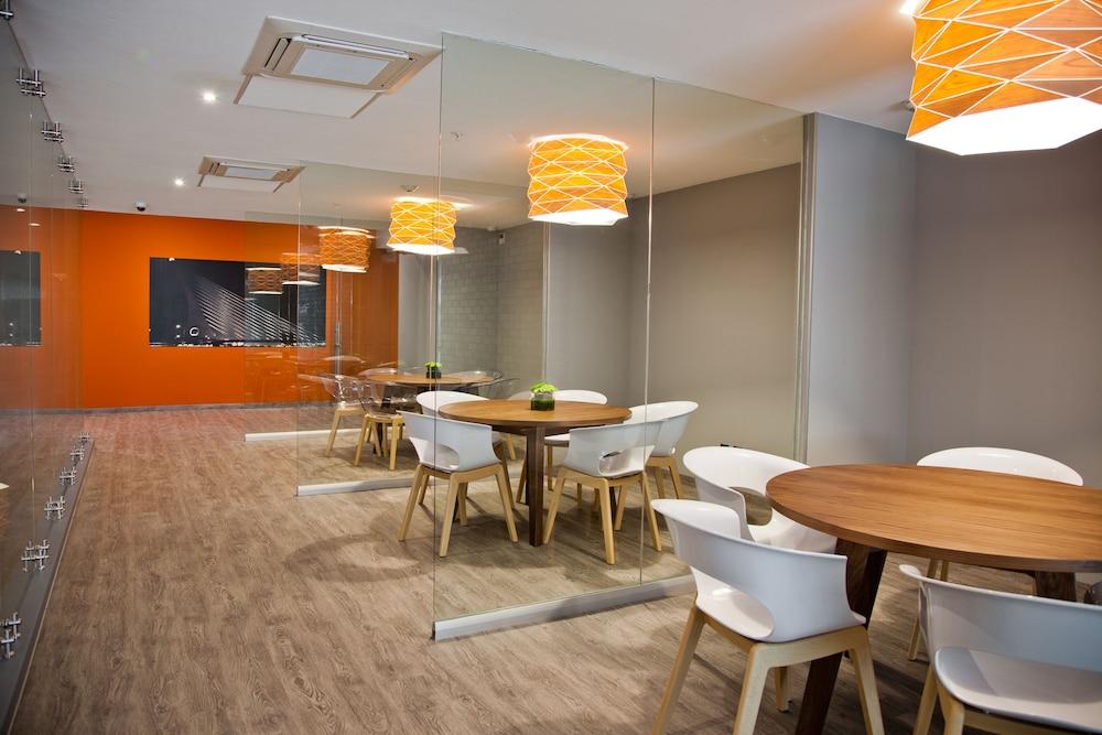 Hotel Express By Marriott Nuevo Sur 4*